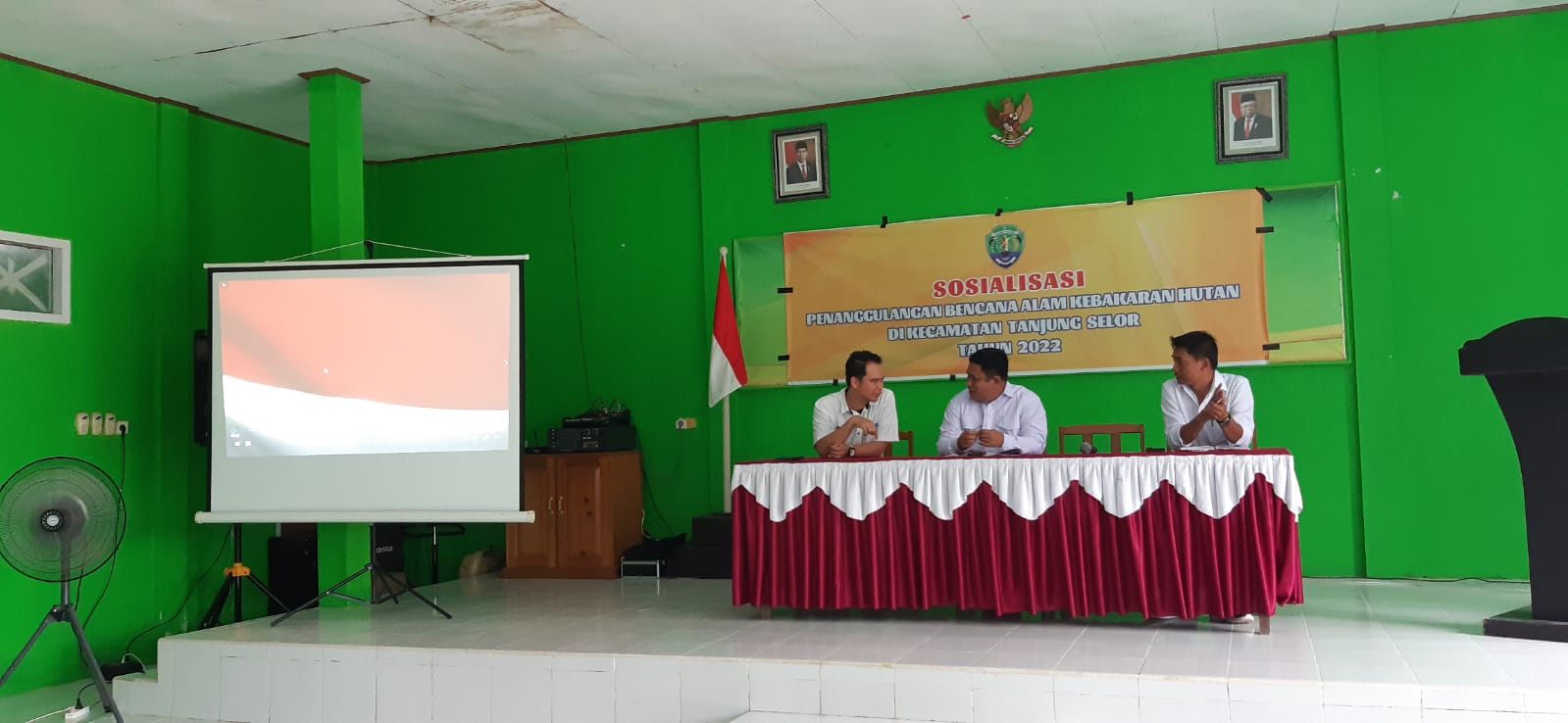 SOSIALISASI BENCANA ALAM KEBAKARAN HUTAN DI DESA BUMI RAHAYU DAN DESA APUNG